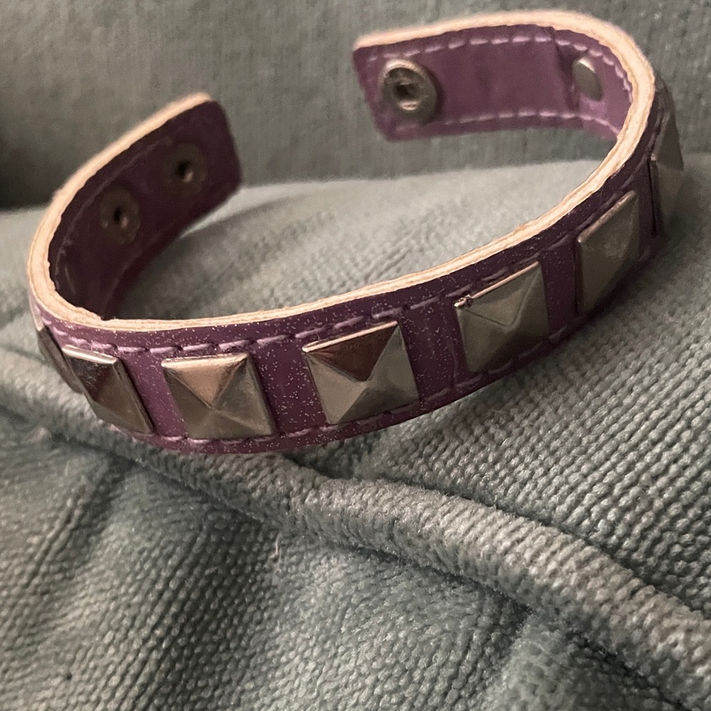 80’s Purple Studded bracelet - Picture 5 of 5